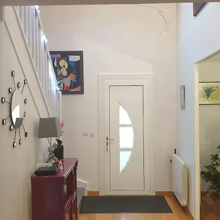 Dom wakacyjny Belle Maison Familiale Avec Parking Epron